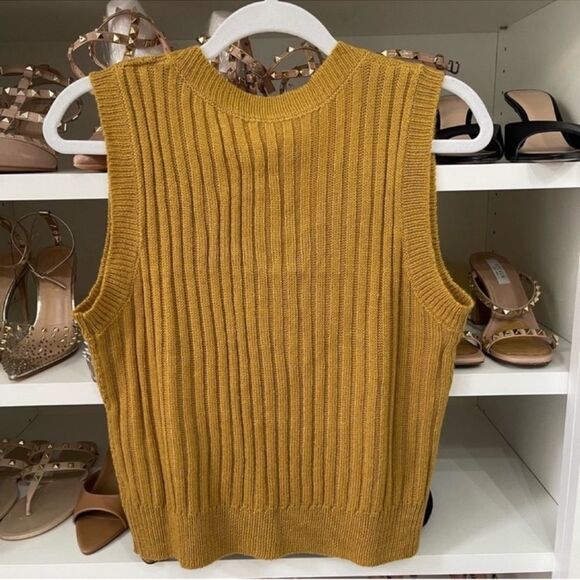 V neckline Cables vest size small - Picture 9 of 12